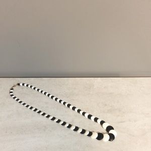 15” black and white disc graduated necklace